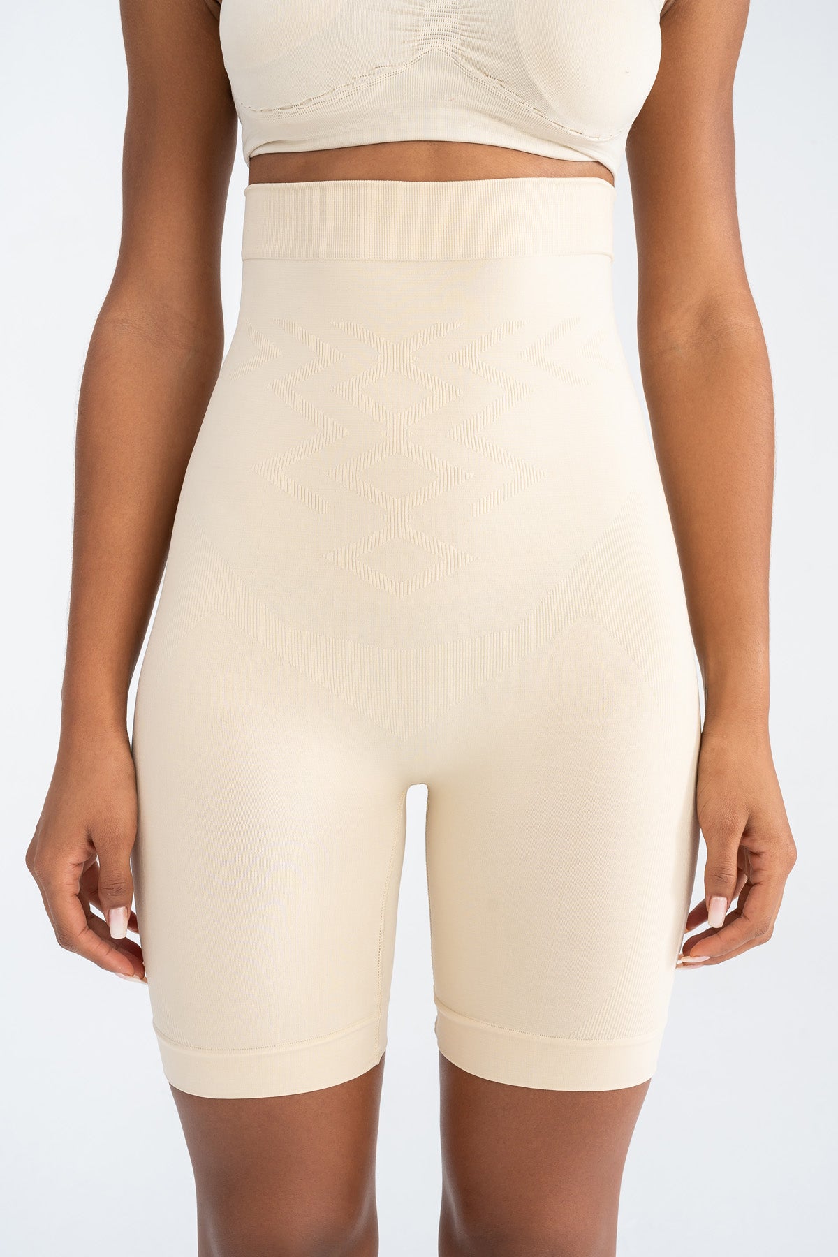 Toparlayıcı Diz Üstü Şort Korse Bej